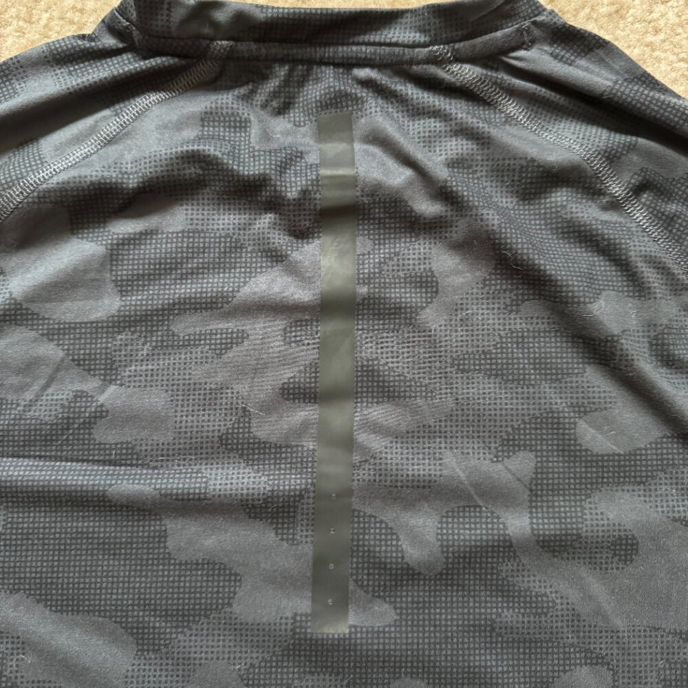 H&M Sport Training Black Camo Performance Tee, Size XS - Picture 7 of 7